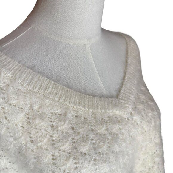 Volcom Ivory Textured Fuzzy V-Neck cropped Sweater Women’s Size L | NWT $70 - Picture 5 of 7